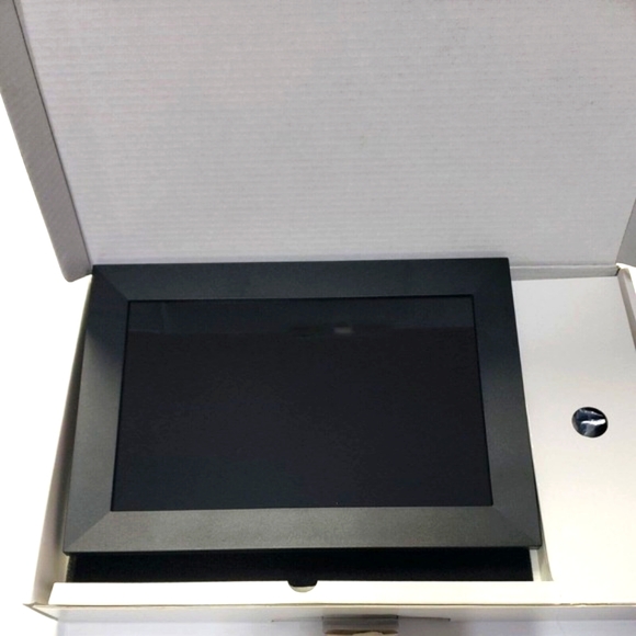 Scishion P100 Wifi Digital Picture Frame - Picture 4 of 9